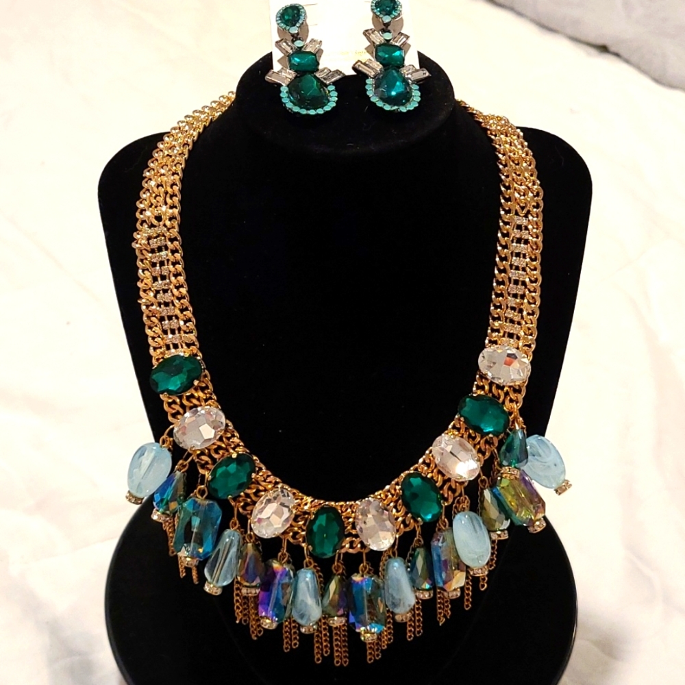 T&j designs green and gold necklace & earring set ✨️ BRAND NEW!!!!